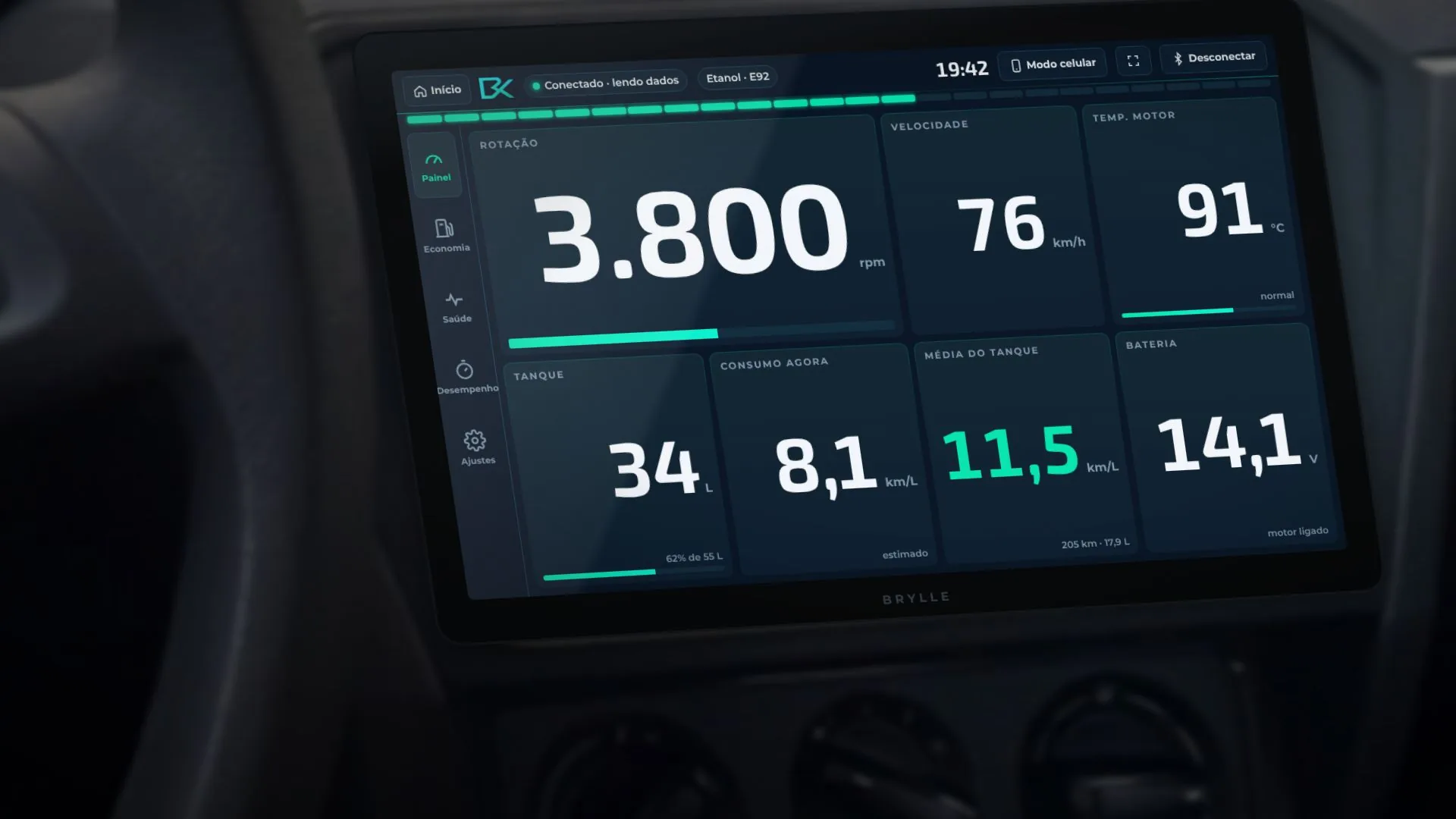 Multimídia de um Gol G8 mostrando o painel do Brylle Scanner com rotação, velocidade, temperatura, tanque, consumo e bateria